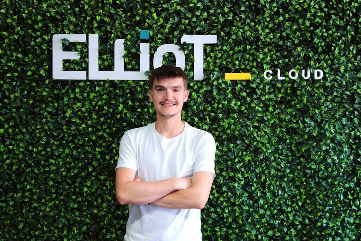 Mario durante su etapa en Elliot Cloud